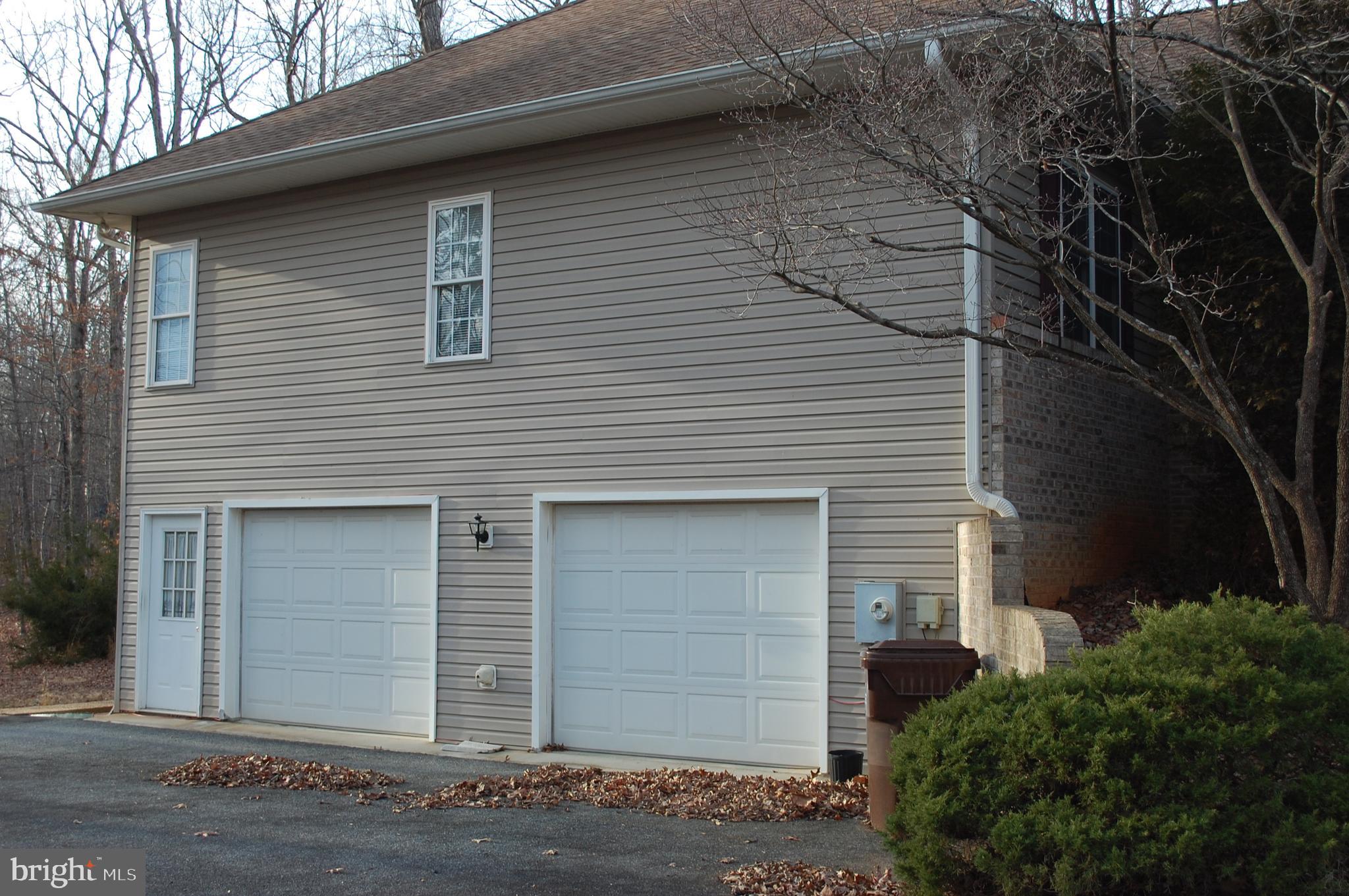 LAKE MONTICELLO - Residential