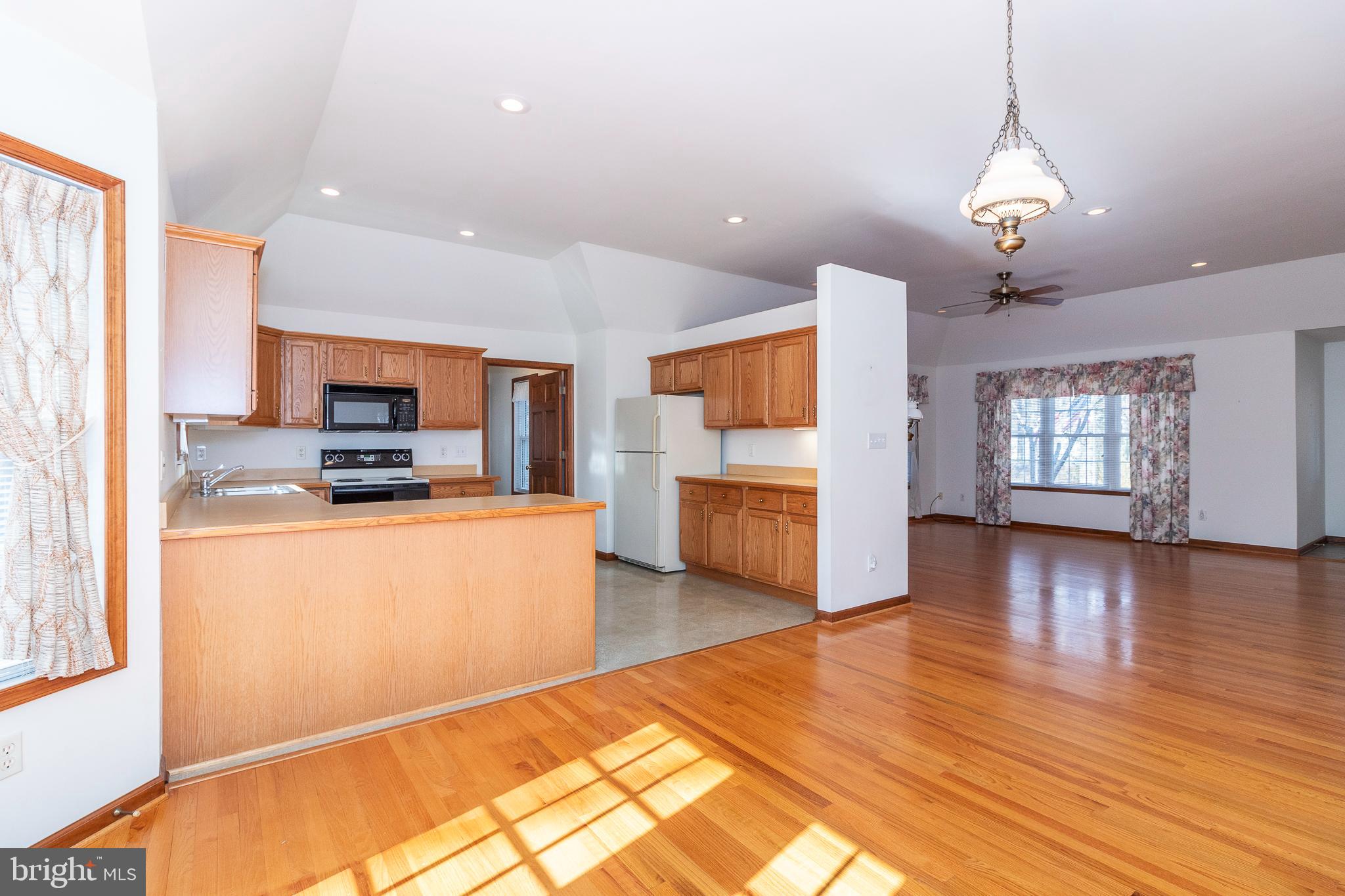 LAKE MONTICELLO - Residential