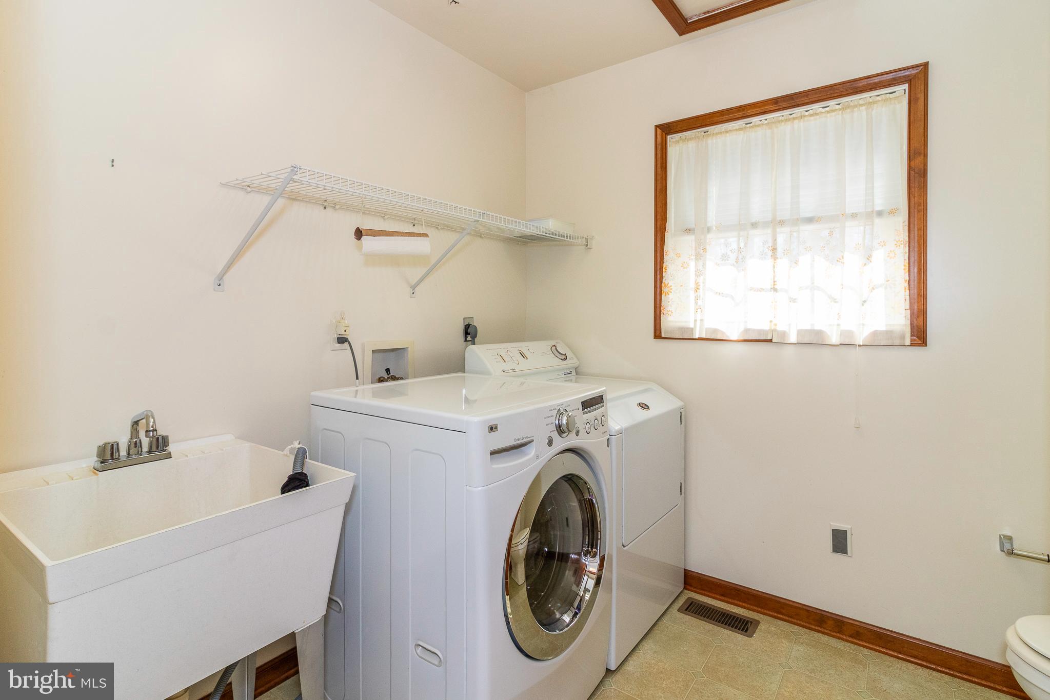 LAKE MONTICELLO - Residential