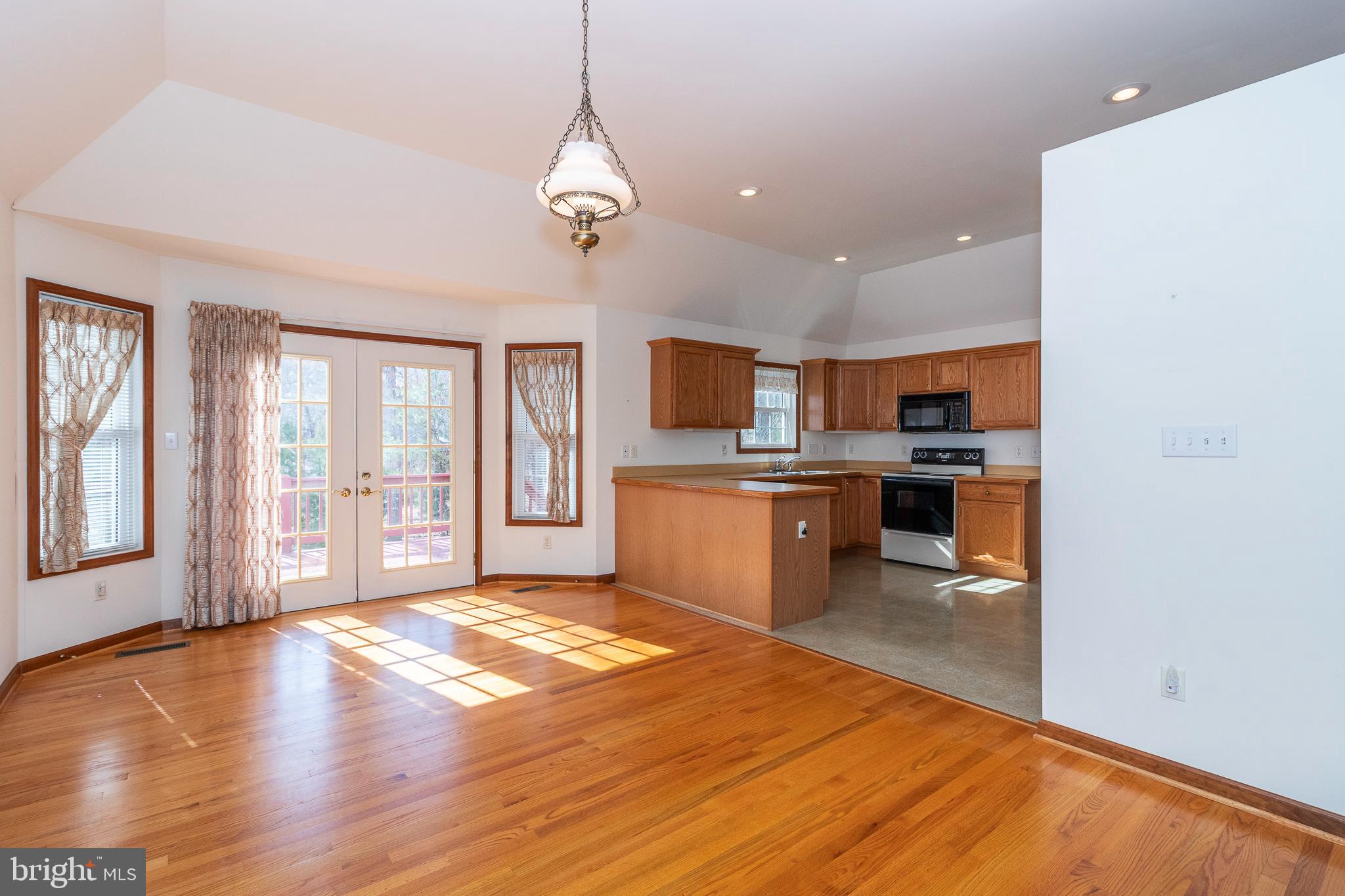 LAKE MONTICELLO - Residential