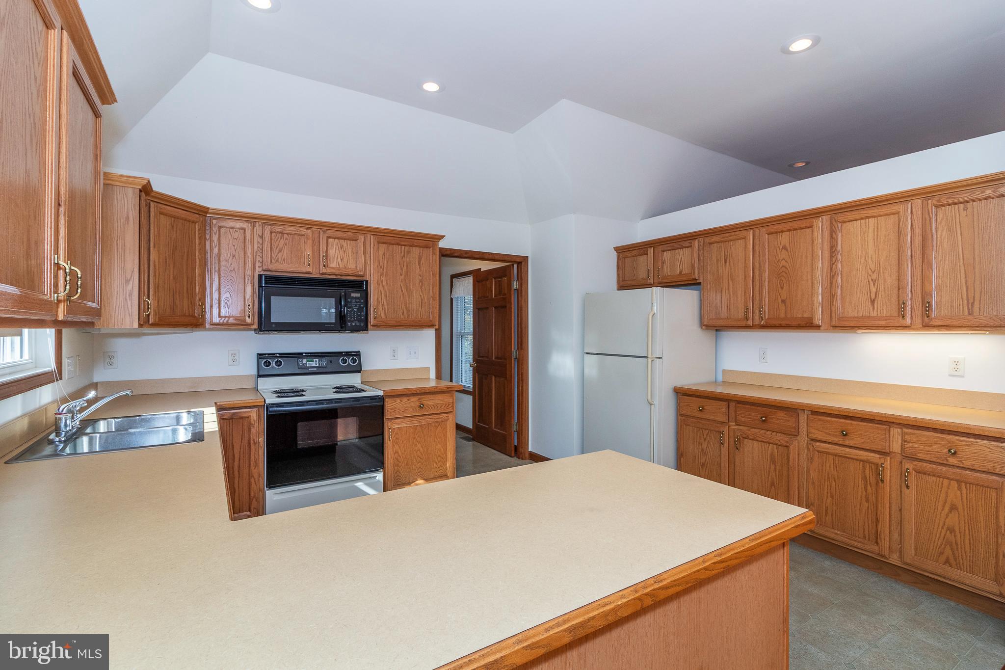 LAKE MONTICELLO - Residential