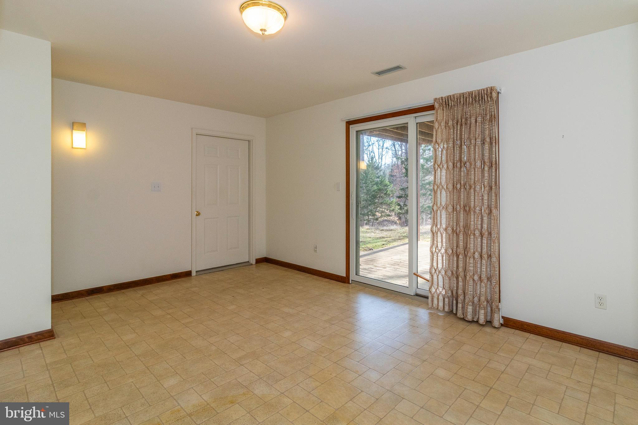 LAKE MONTICELLO - Residential