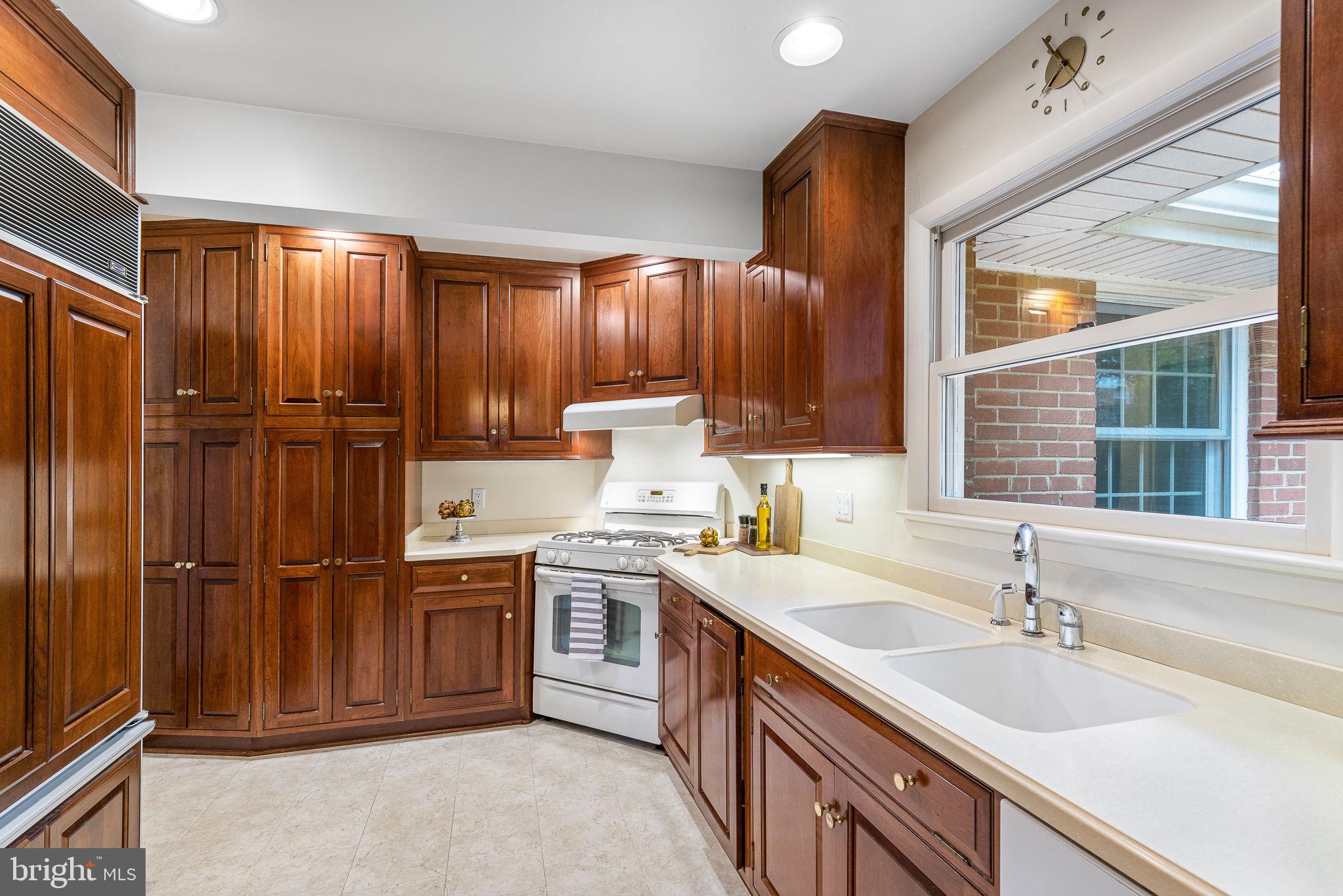 WEST SPRINGFIELD - Residential