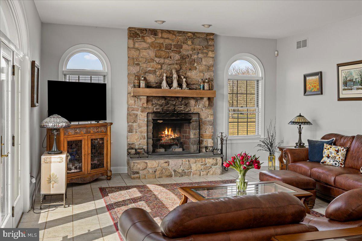 TINICUM RIDGE - Residential