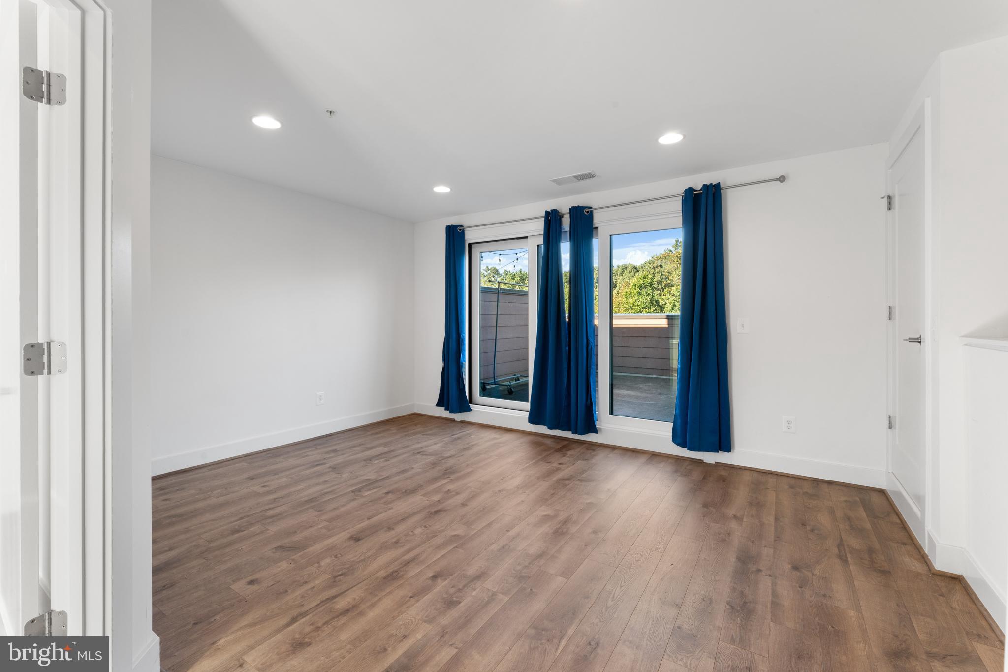 TOWER OAKS - Residential