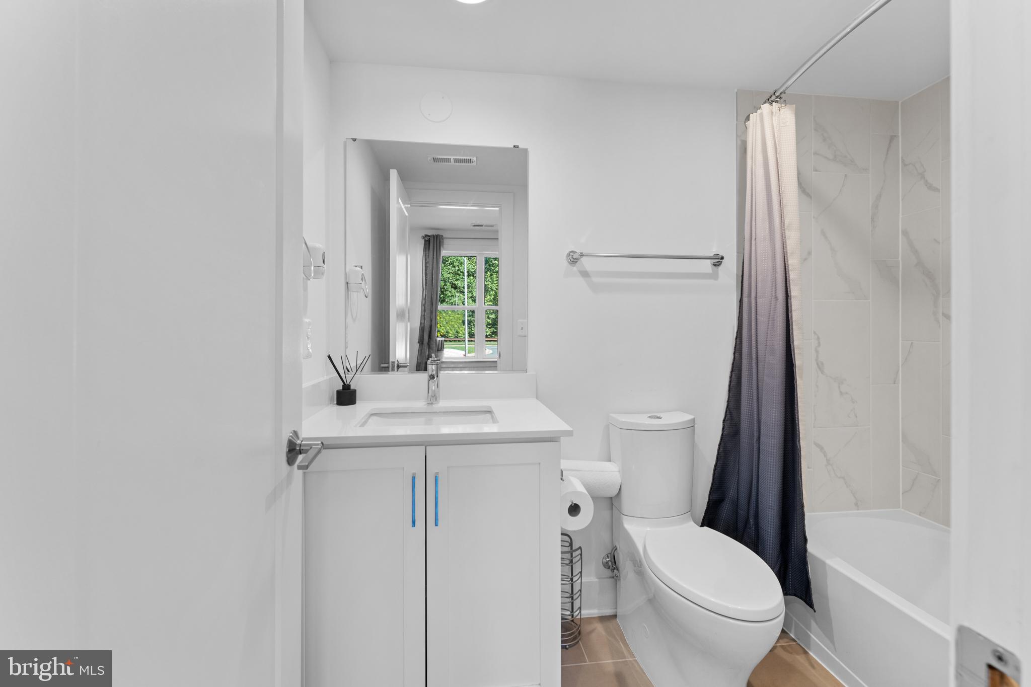 TOWER OAKS - Residential