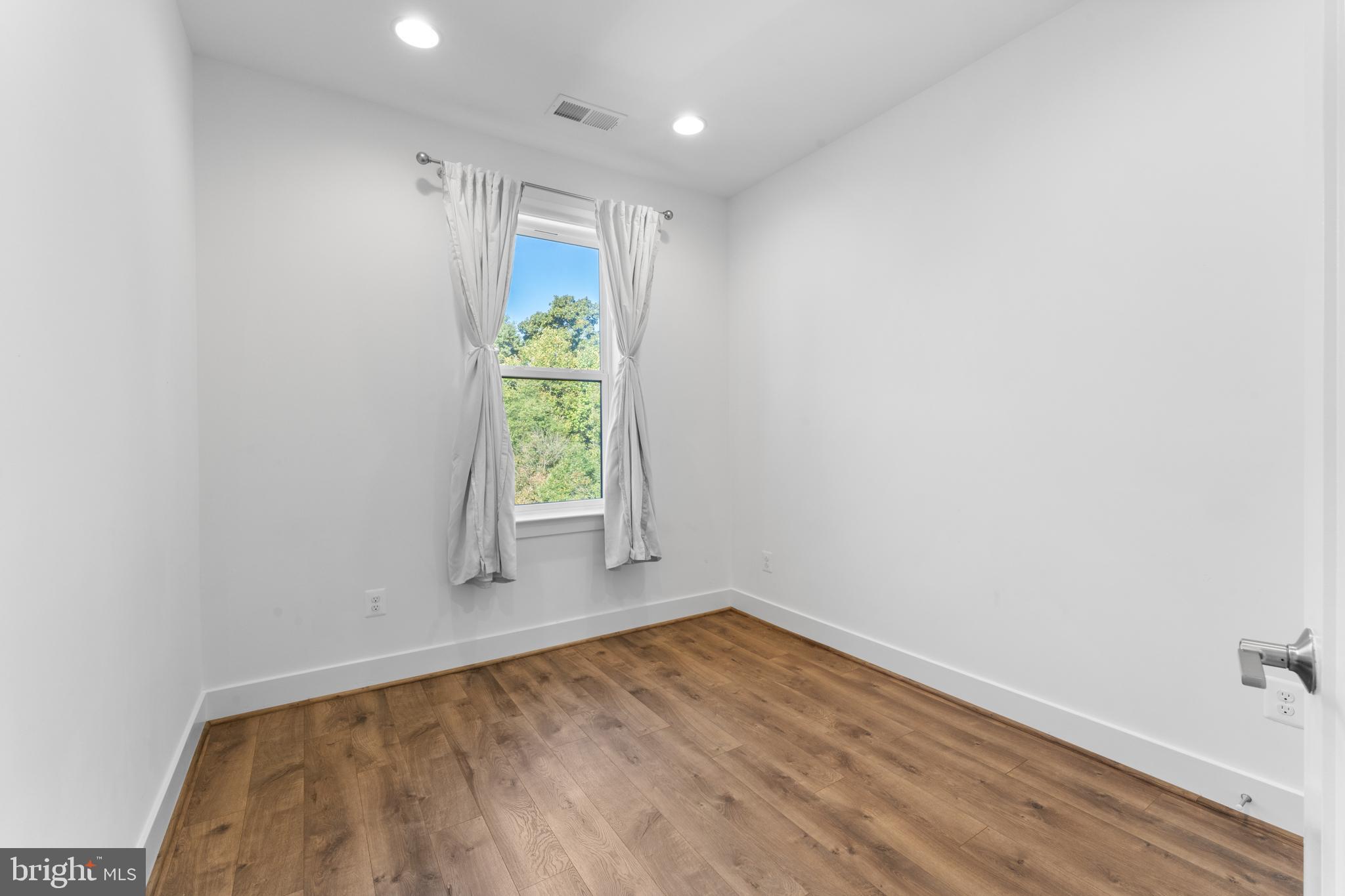 TOWER OAKS - Residential