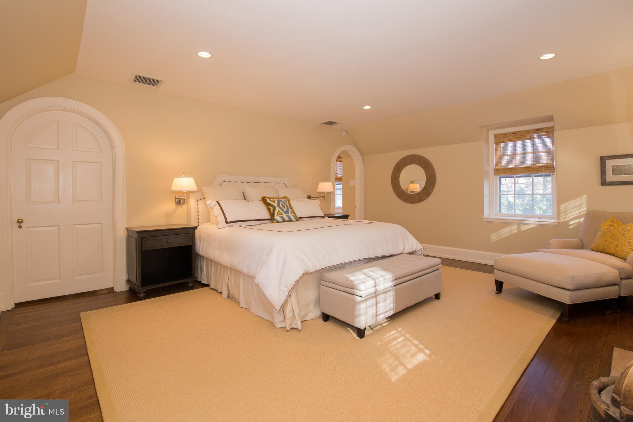 CHESTNUT HILL - Residential