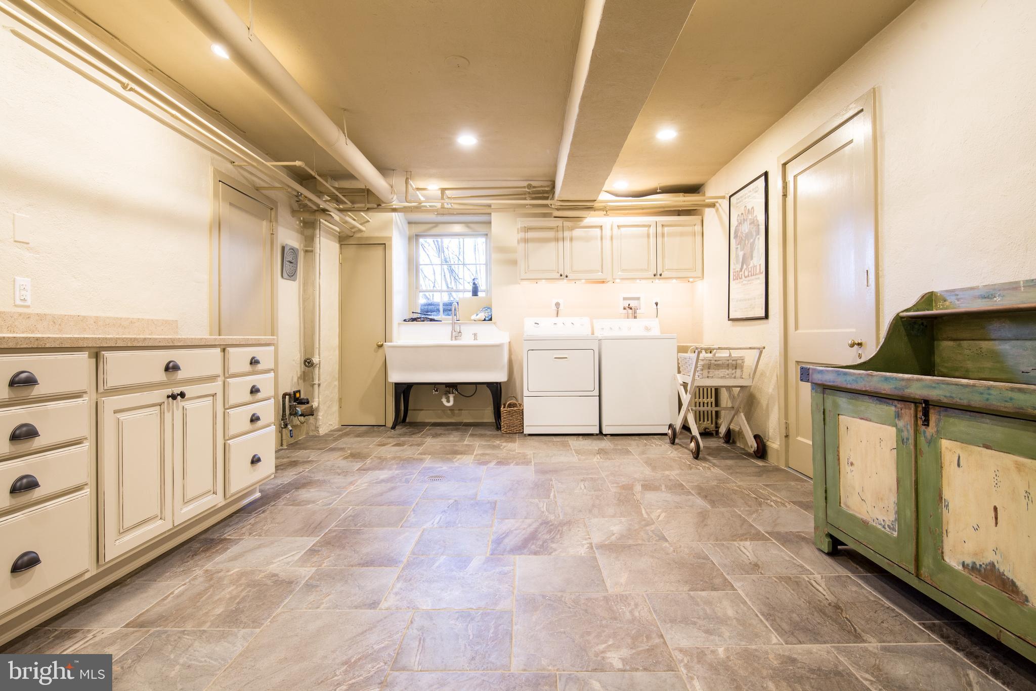 CHESTNUT HILL - Residential