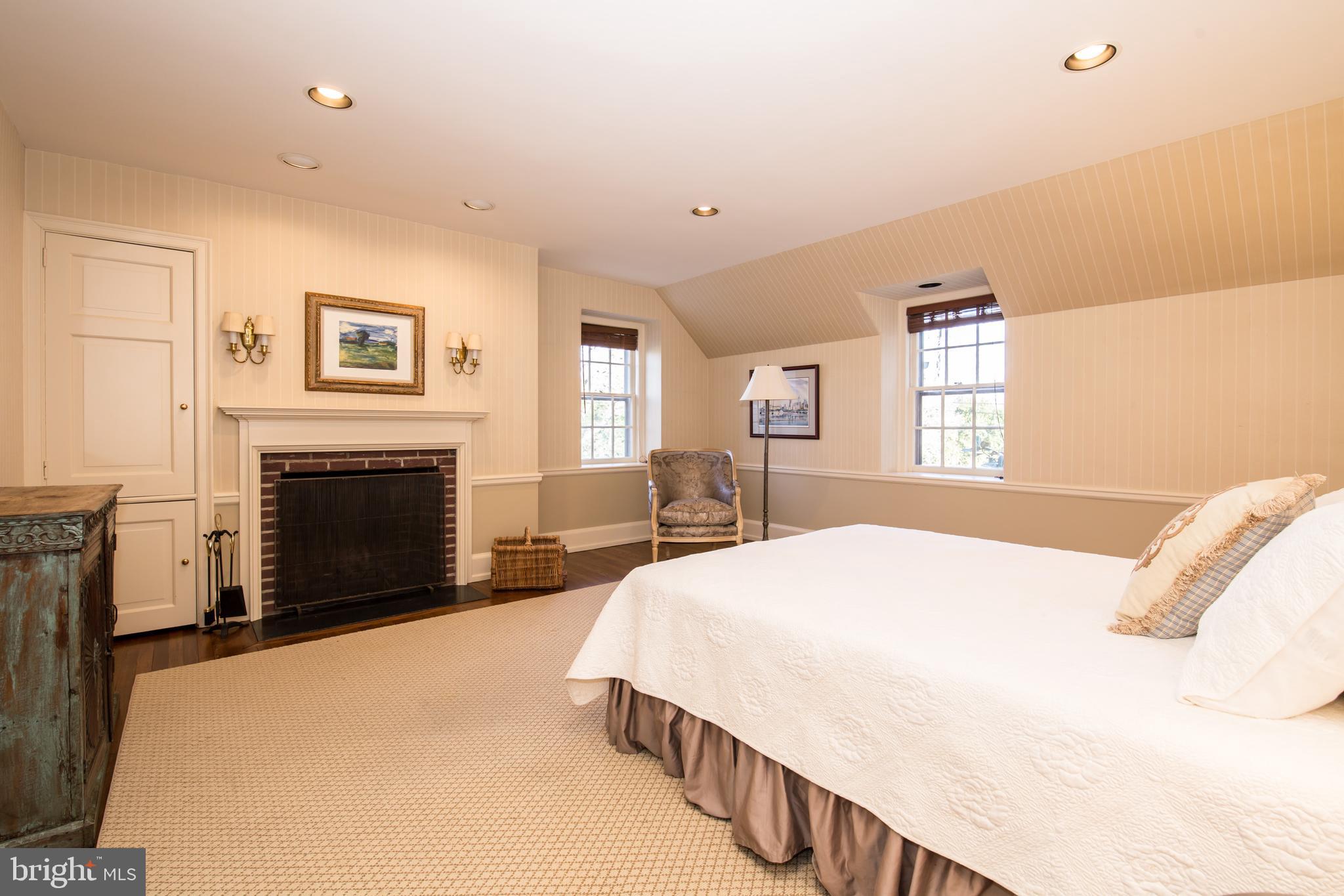 CHESTNUT HILL - Residential