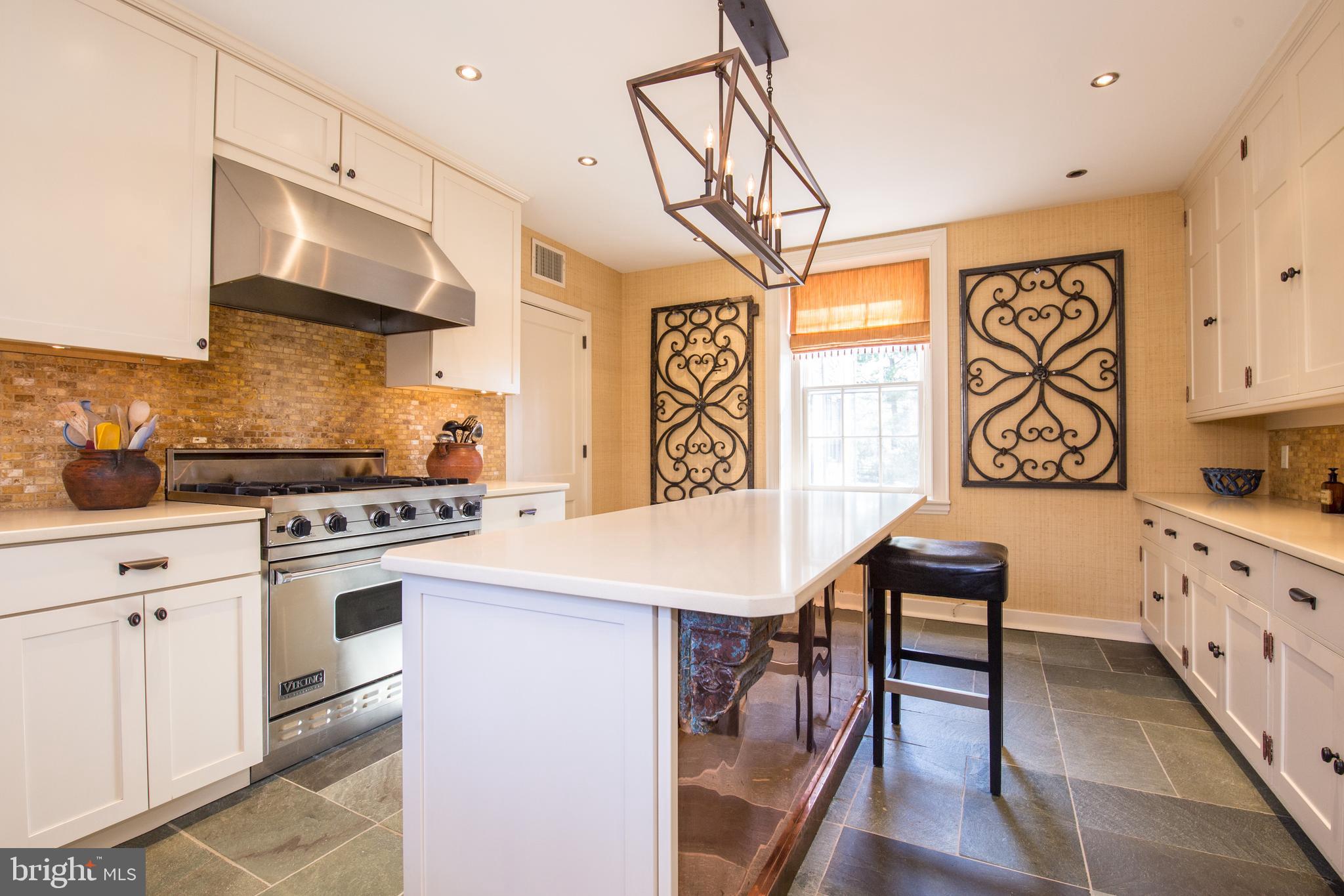 CHESTNUT HILL - Residential