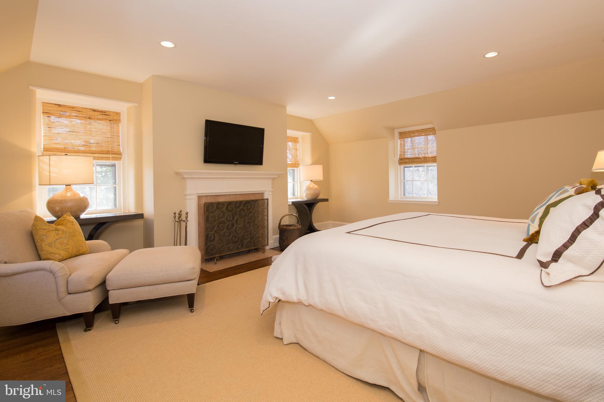 CHESTNUT HILL - Residential