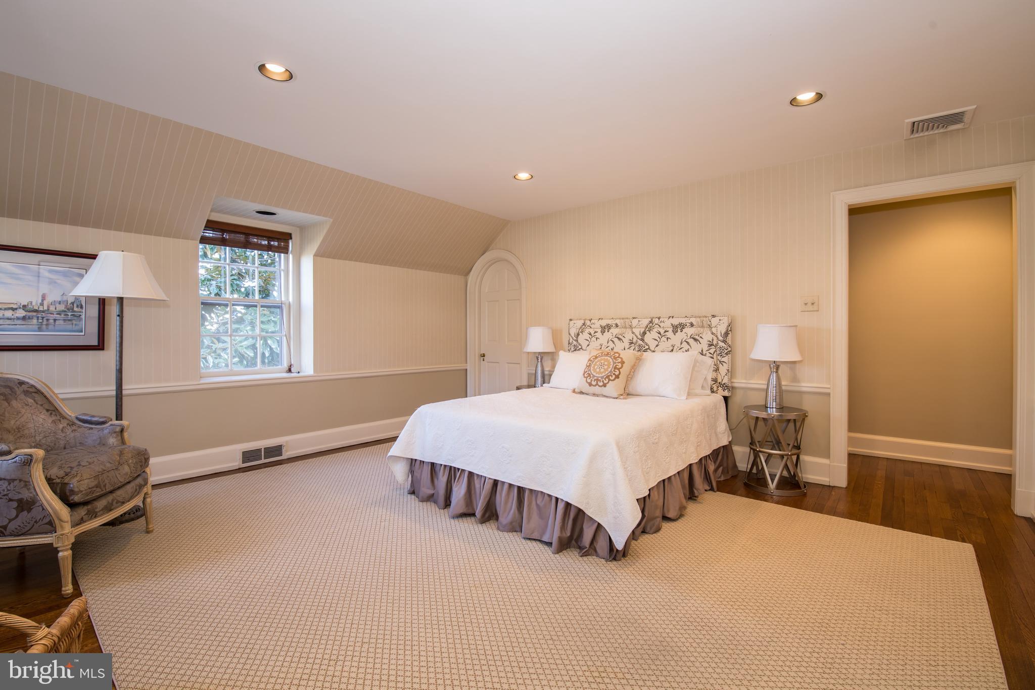 CHESTNUT HILL - Residential