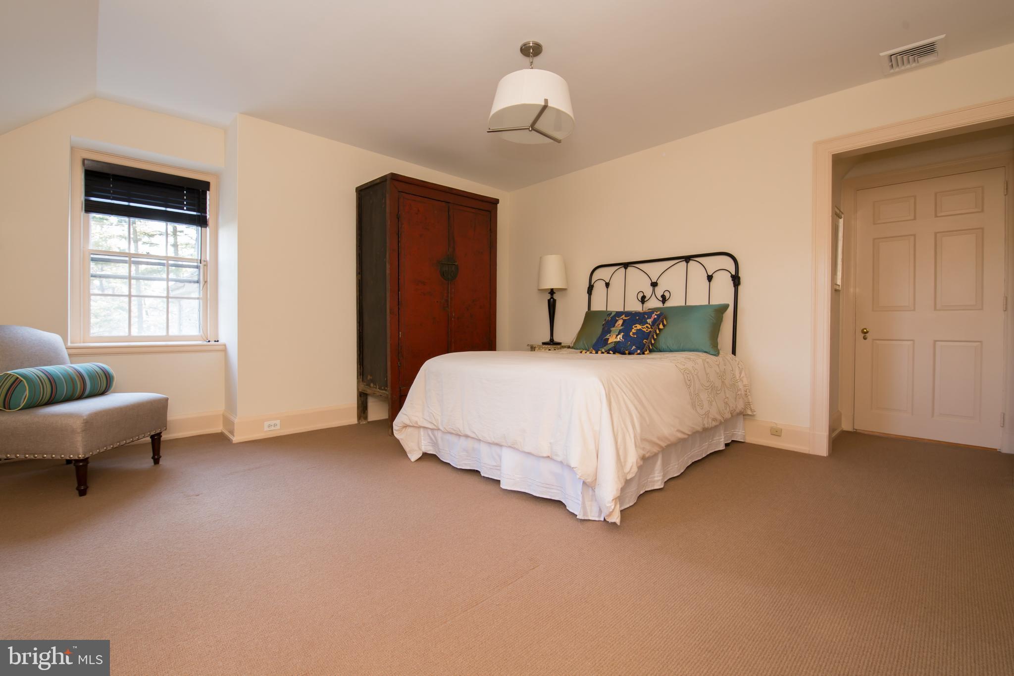 CHESTNUT HILL - Residential