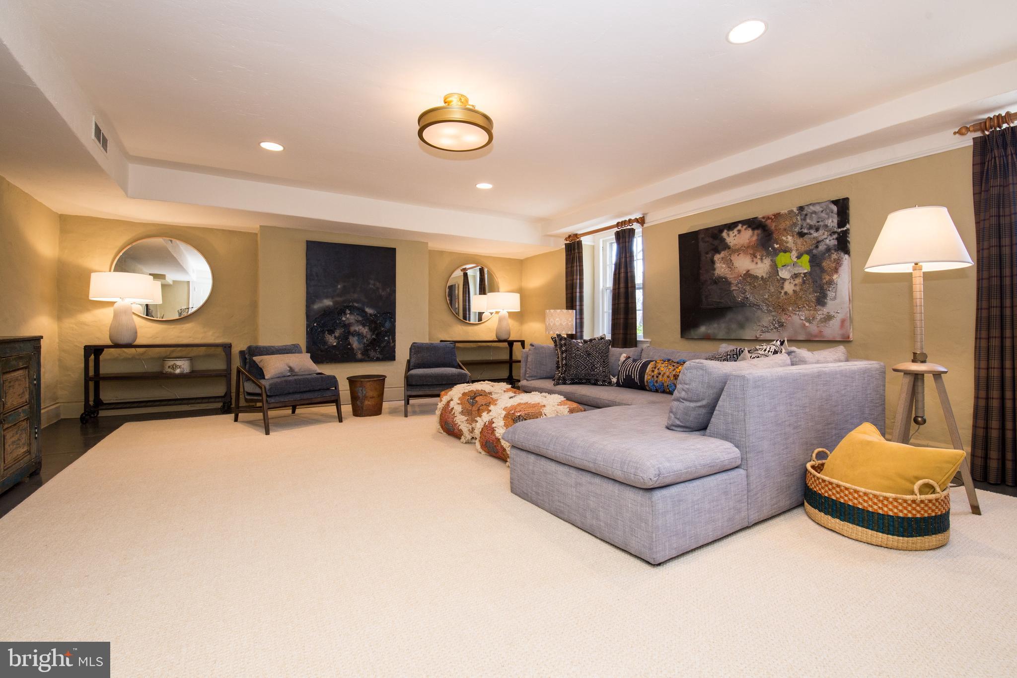 CHESTNUT HILL - Residential