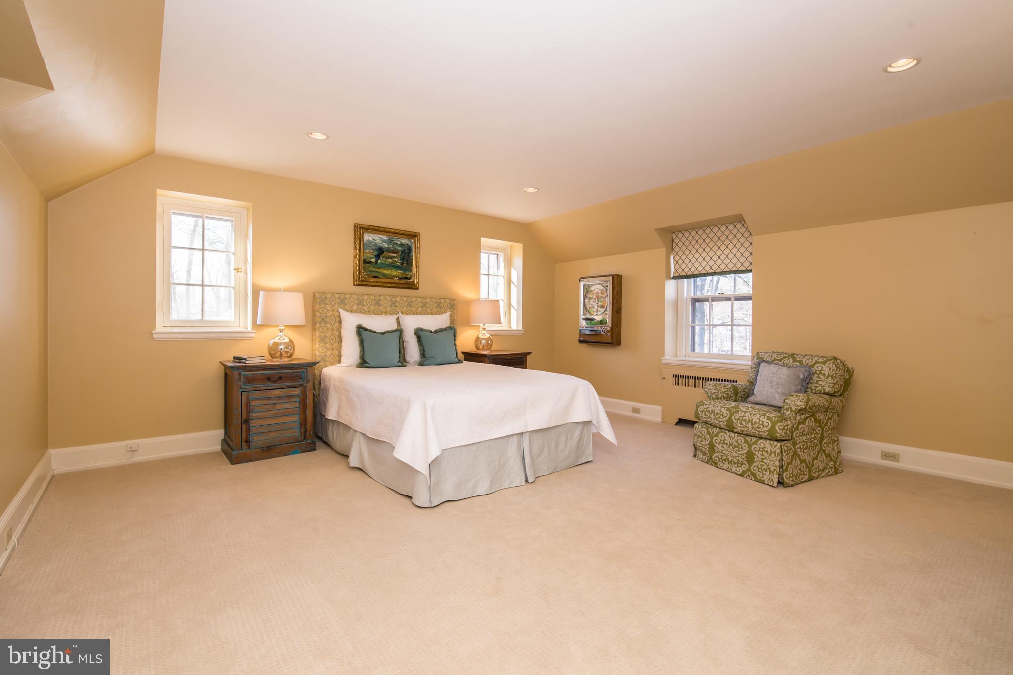 CHESTNUT HILL - Residential