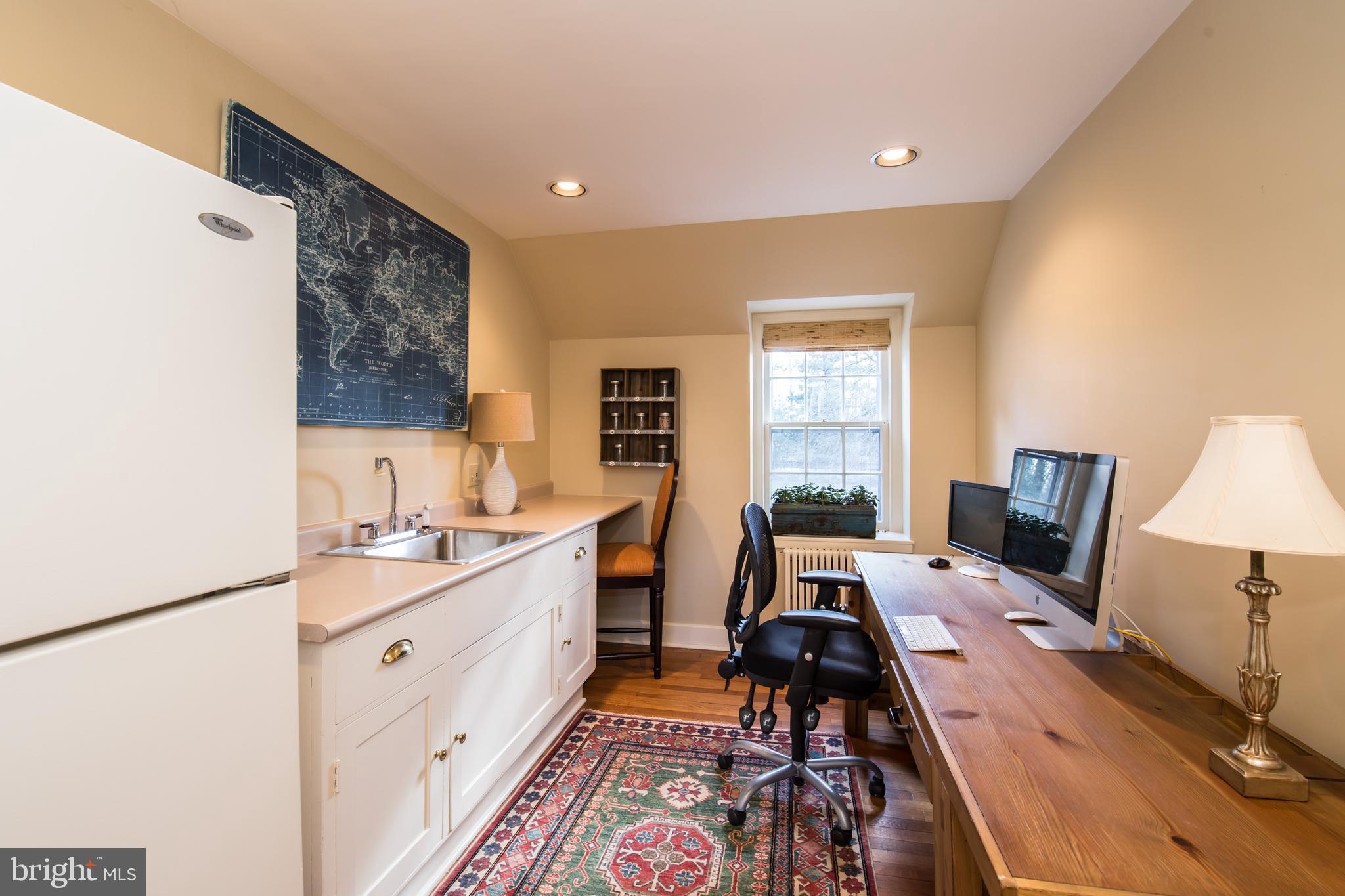 CHESTNUT HILL - Residential