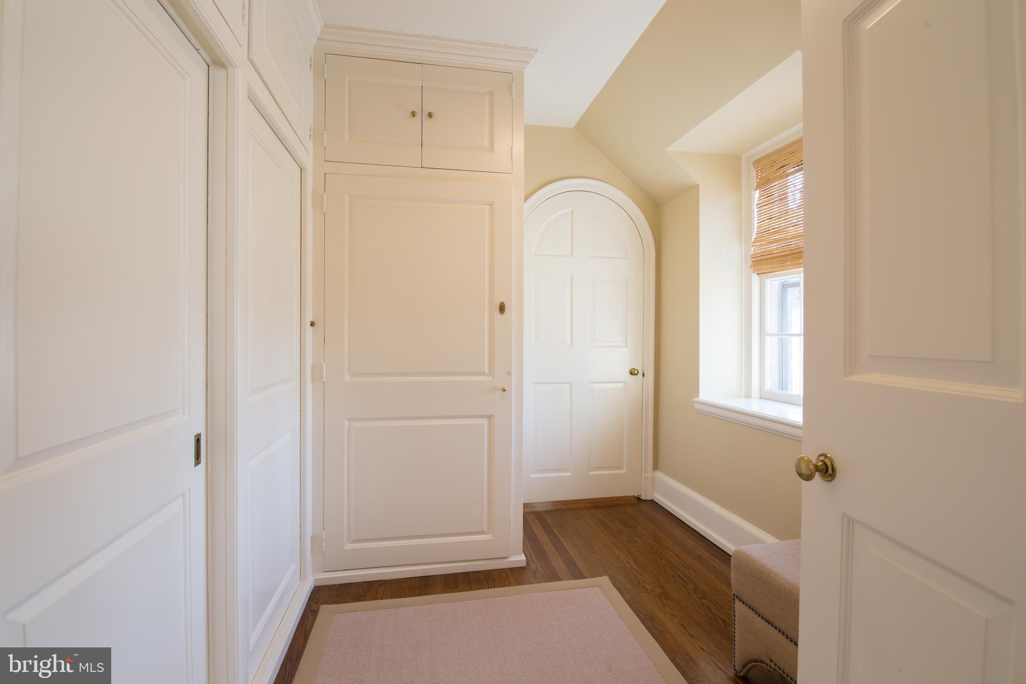 CHESTNUT HILL - Residential