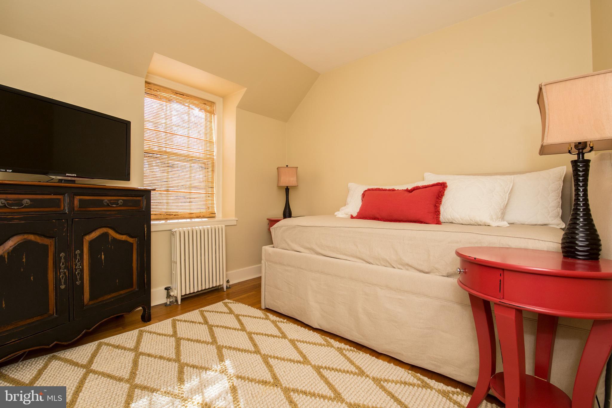 CHESTNUT HILL - Residential