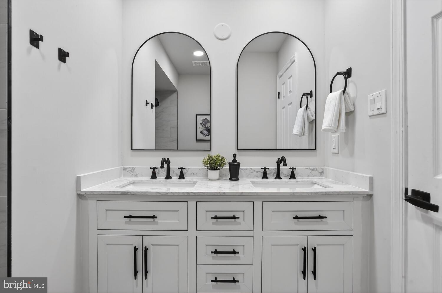 GLENWOOD MANOR - Residential