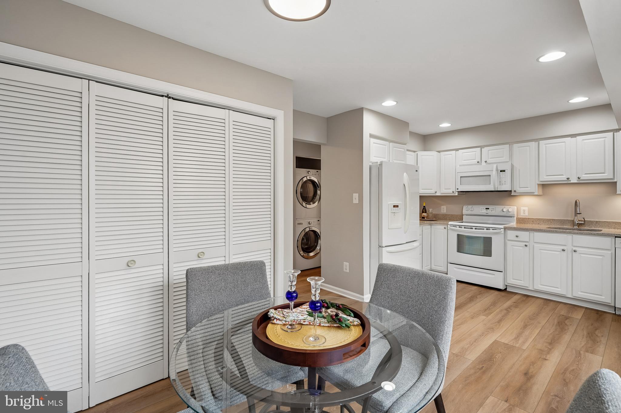 ROLLING RIDGE - Residential