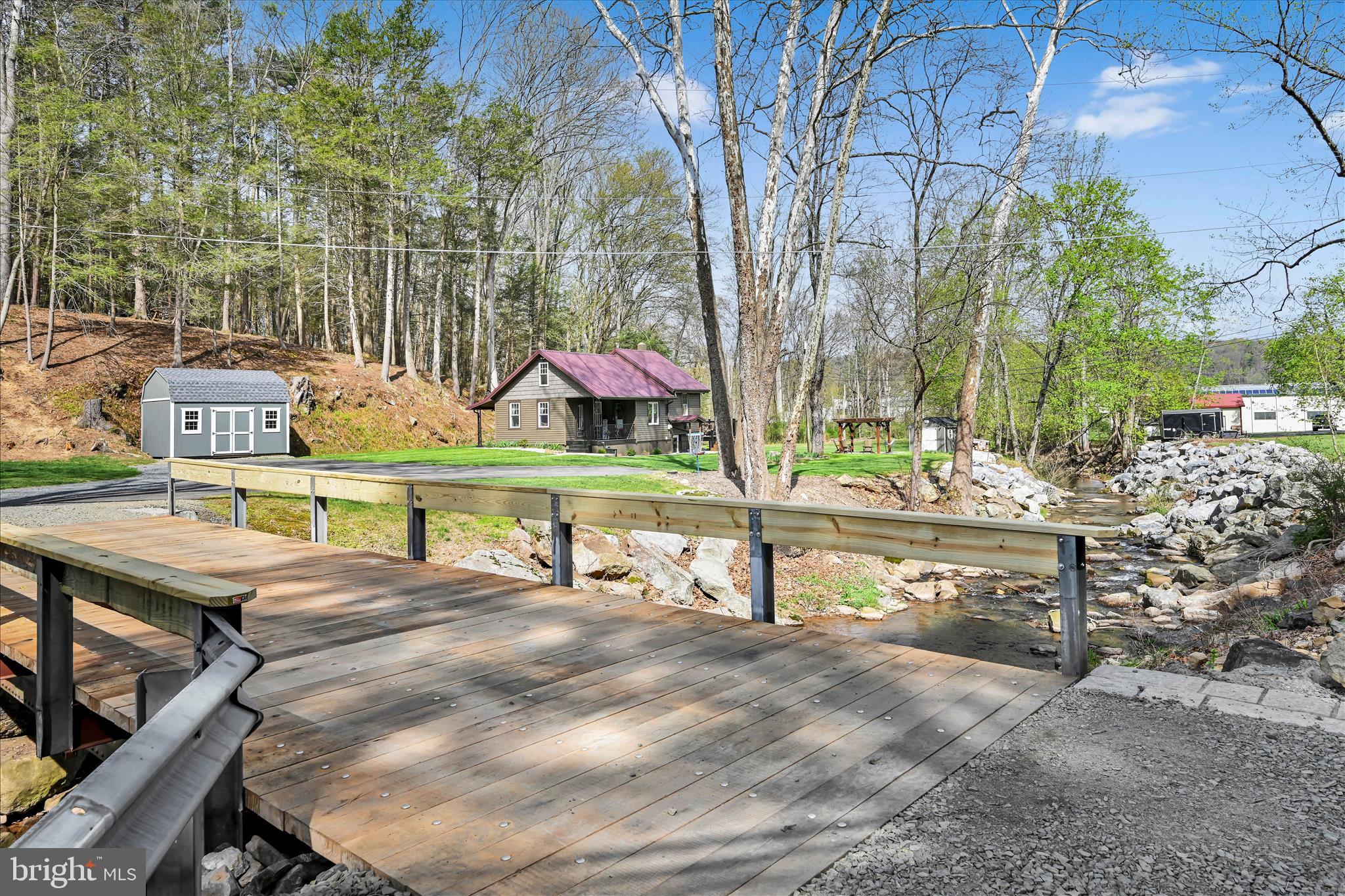 PINE GROVE - Residential