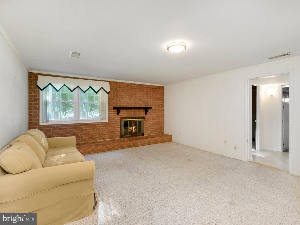 MOSBY WOODS - Residential Lease