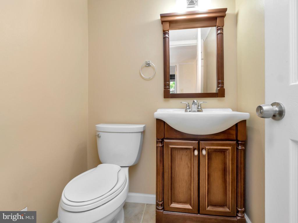 MOSBY WOODS - Residential Lease