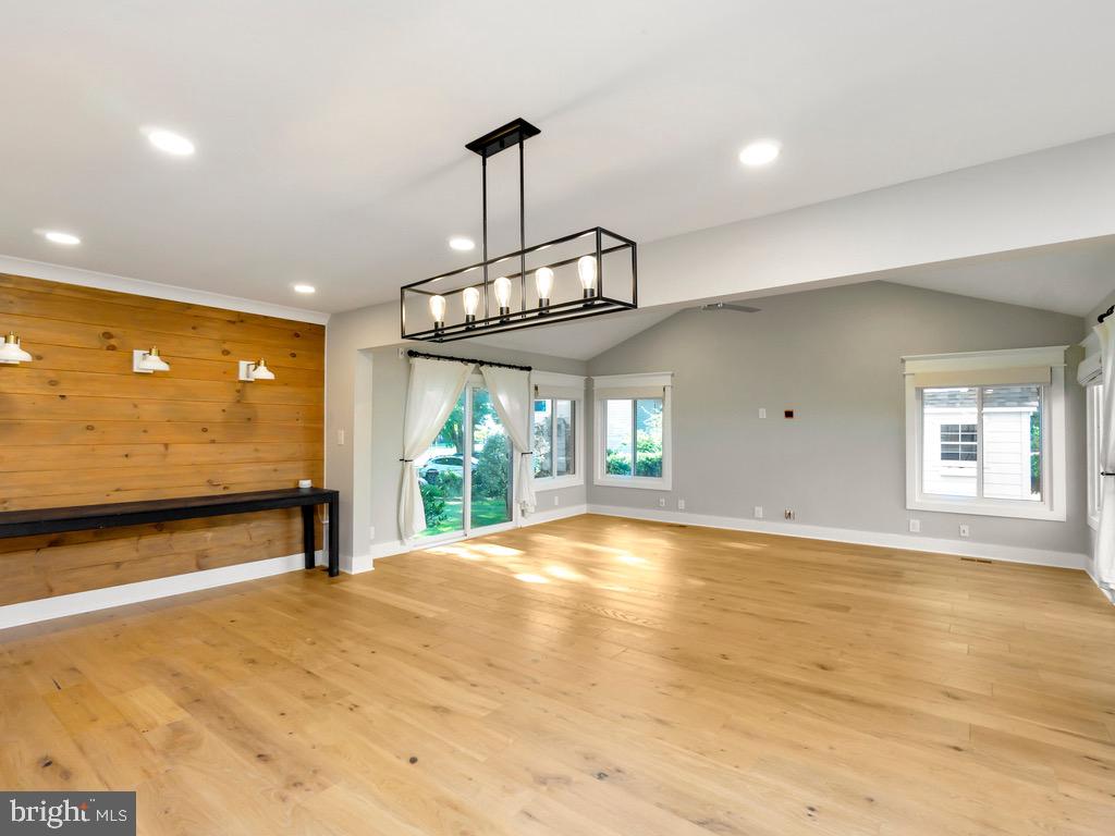 MOSBY WOODS - Residential Lease