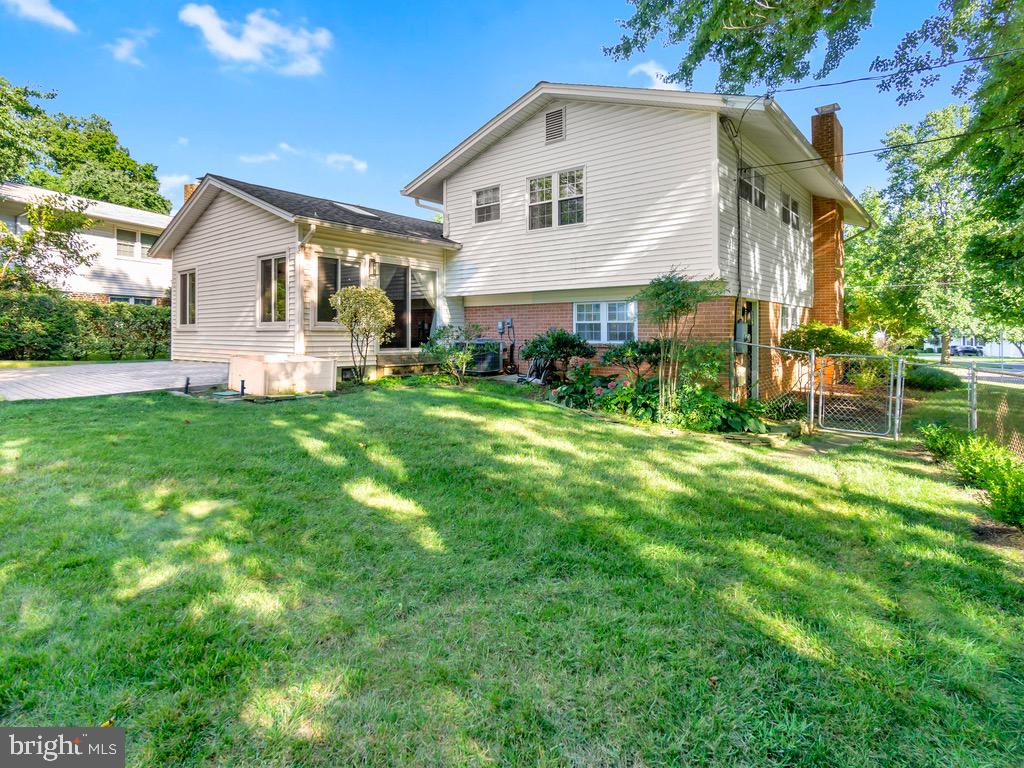 MOSBY WOODS - Residential Lease