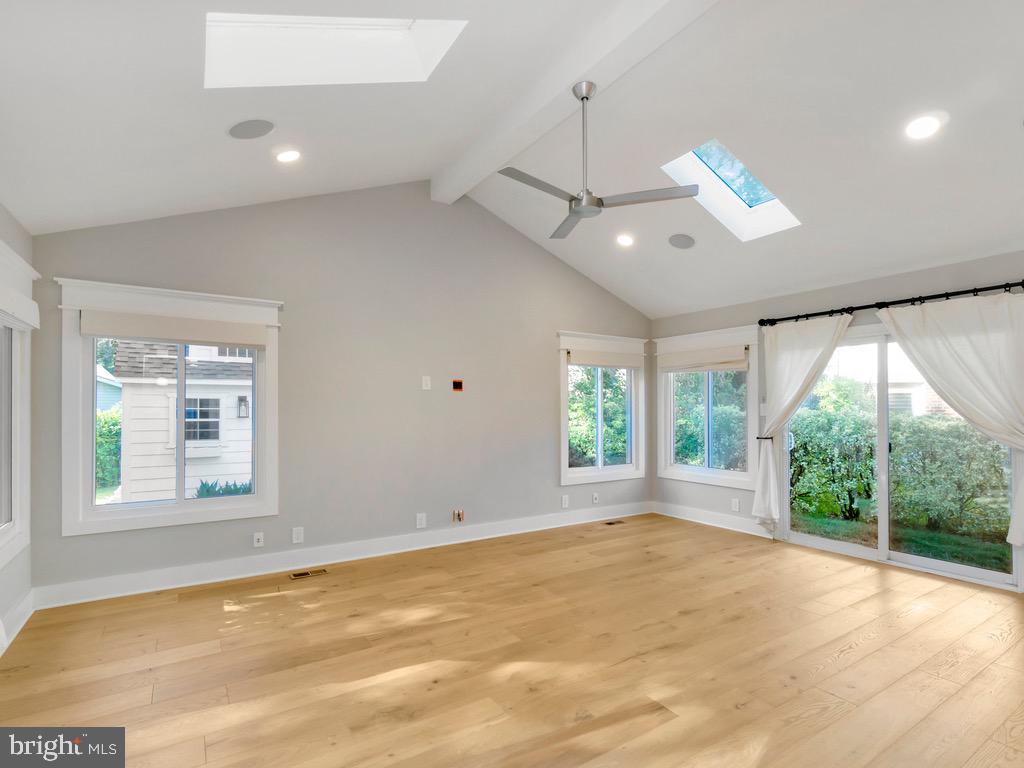 MOSBY WOODS - Residential Lease