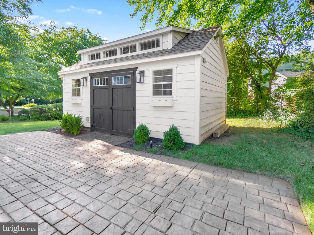 MOSBY WOODS - Residential Lease