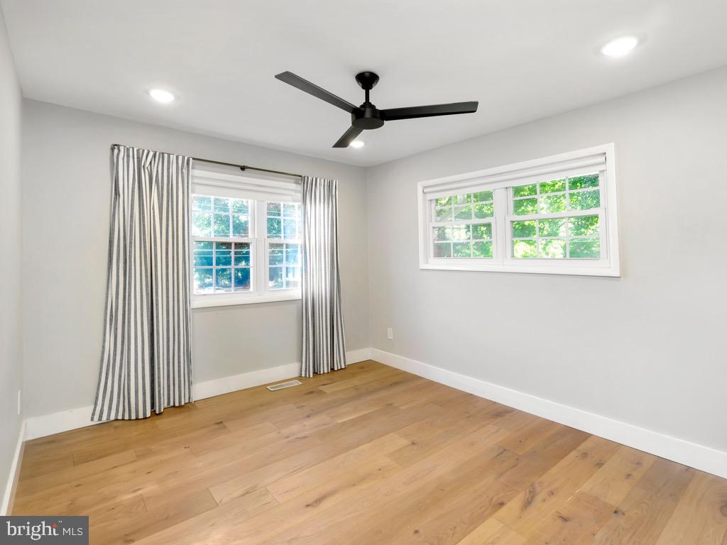 MOSBY WOODS - Residential Lease