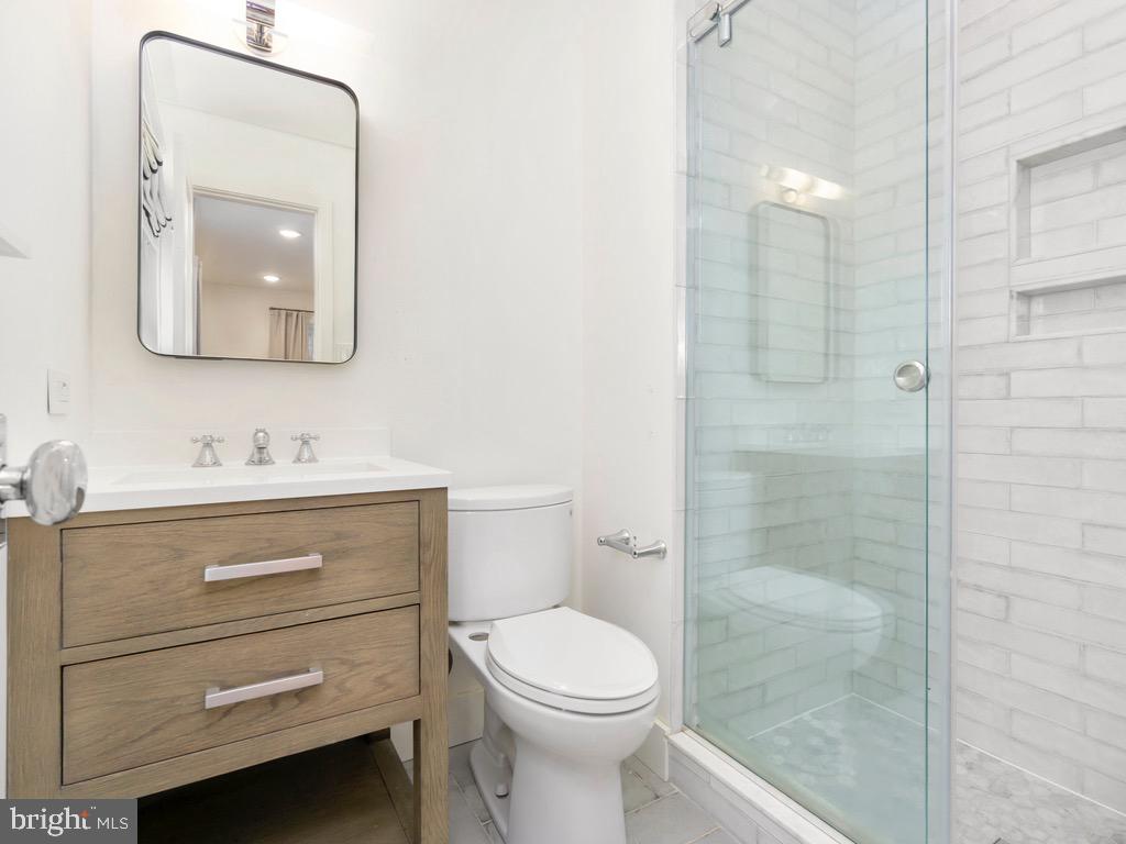 MOSBY WOODS - Residential Lease