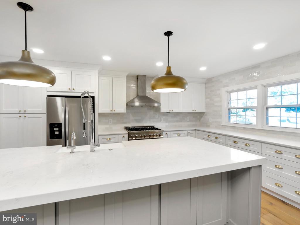 MOSBY WOODS - Residential Lease