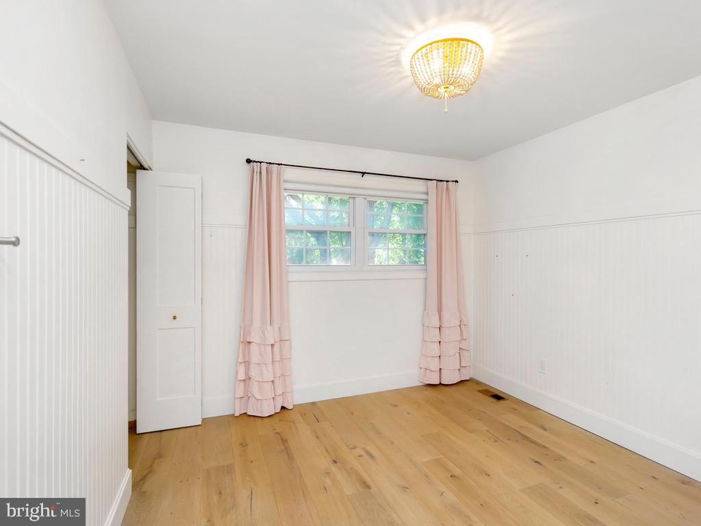 MOSBY WOODS - Residential Lease