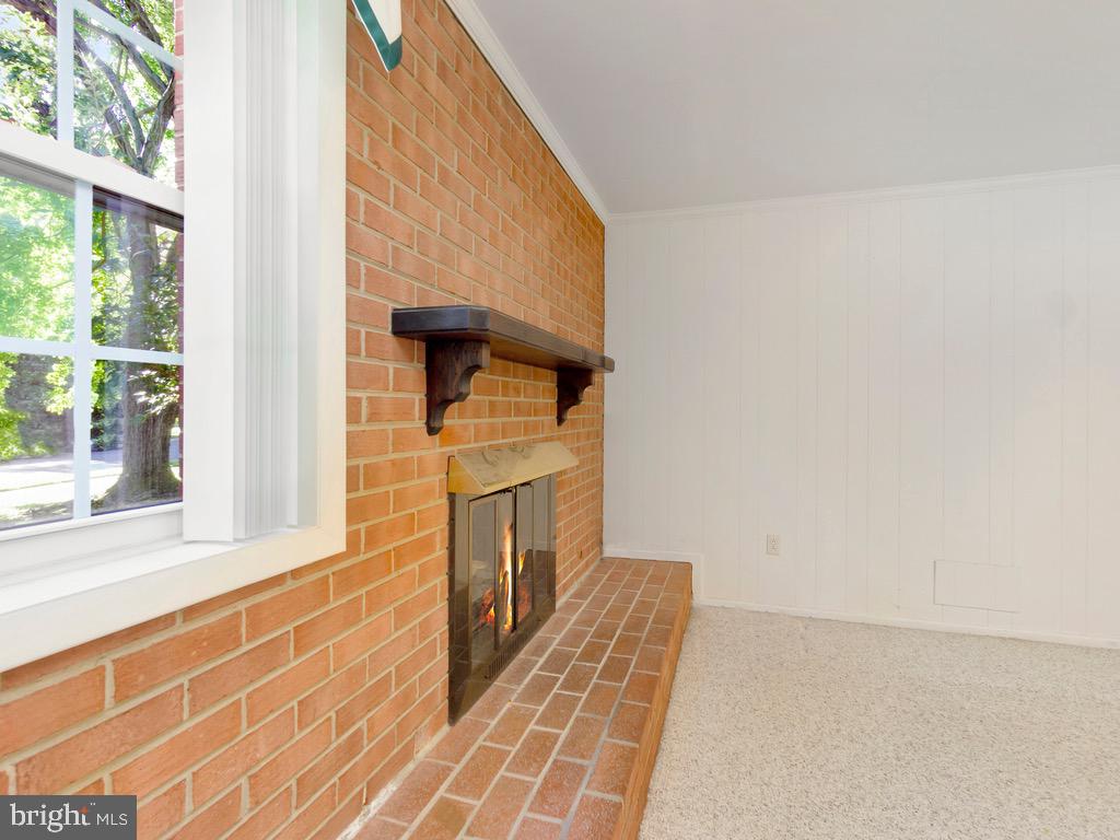 MOSBY WOODS - Residential Lease