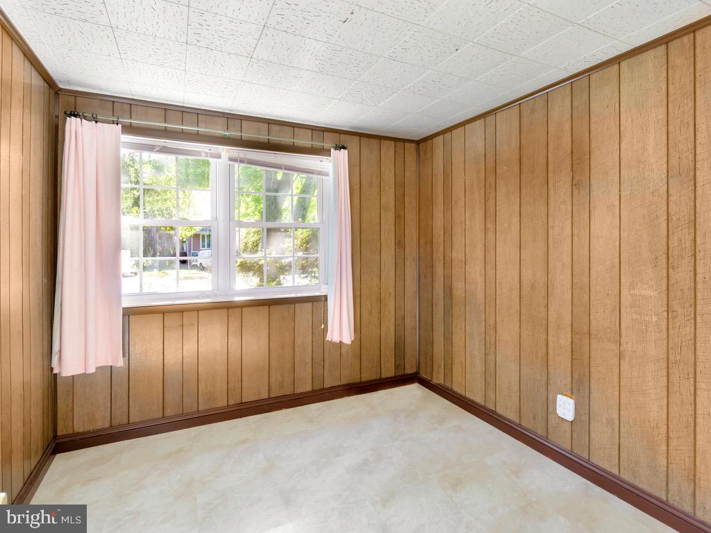 MOSBY WOODS - Residential Lease