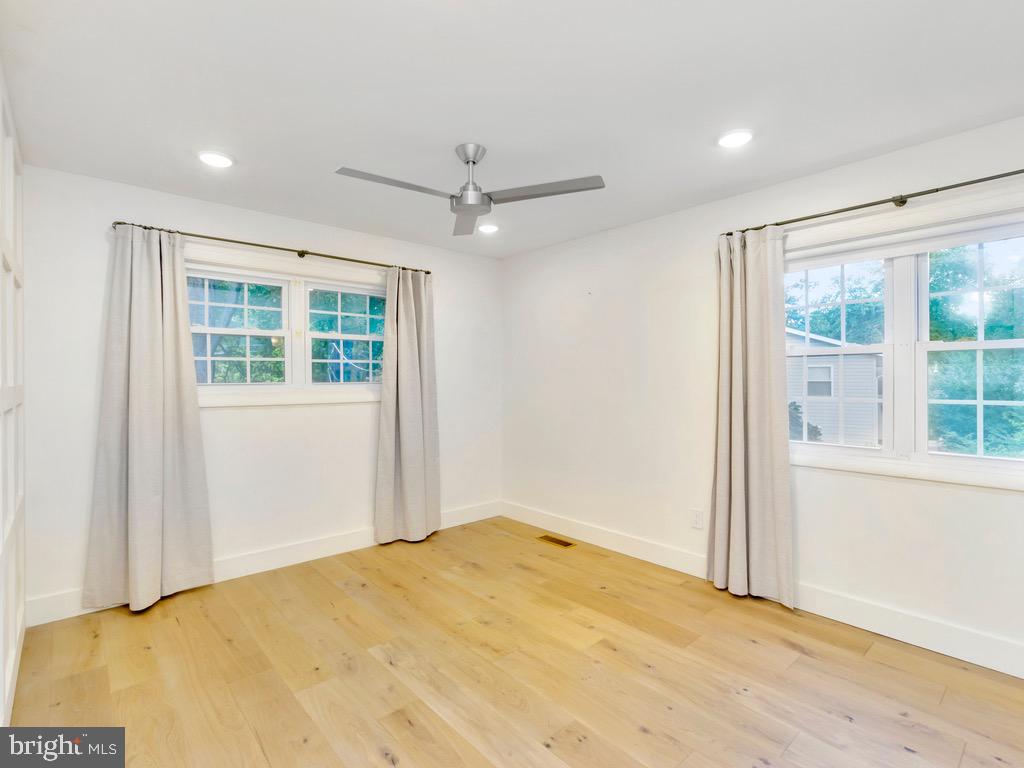 MOSBY WOODS - Residential Lease