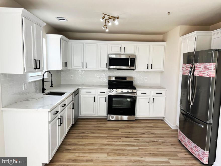 Alarm on Property  >> STUNNING End Unit Townhome in the desirable Sylvan Heights neighborhood. Largest End Unit Model with over 2000 Sqft of freshly updated living space. Featuring open floor plan complimented by tons of Natural light, all new flooring, upgraded kitchen with Quartz counter and high-end Stainless Steel Appliances; Luxurious updated bathrooms, upgraded fixtures; recessed lighting, Master with en-suite bath with Jaccuzi tub and separate shower, large walk-in closet; custom 2-tone designer paint throughout; and list goes on. Fully finished lower level open to fully fenced backyard and bathroom. Prime location close to National Harbor, Tanger Outlets, restaurants, shopping, Washington DC, Old Town Alexandria, and major commuter routes, , Perfect 10! You won't want to miss it!