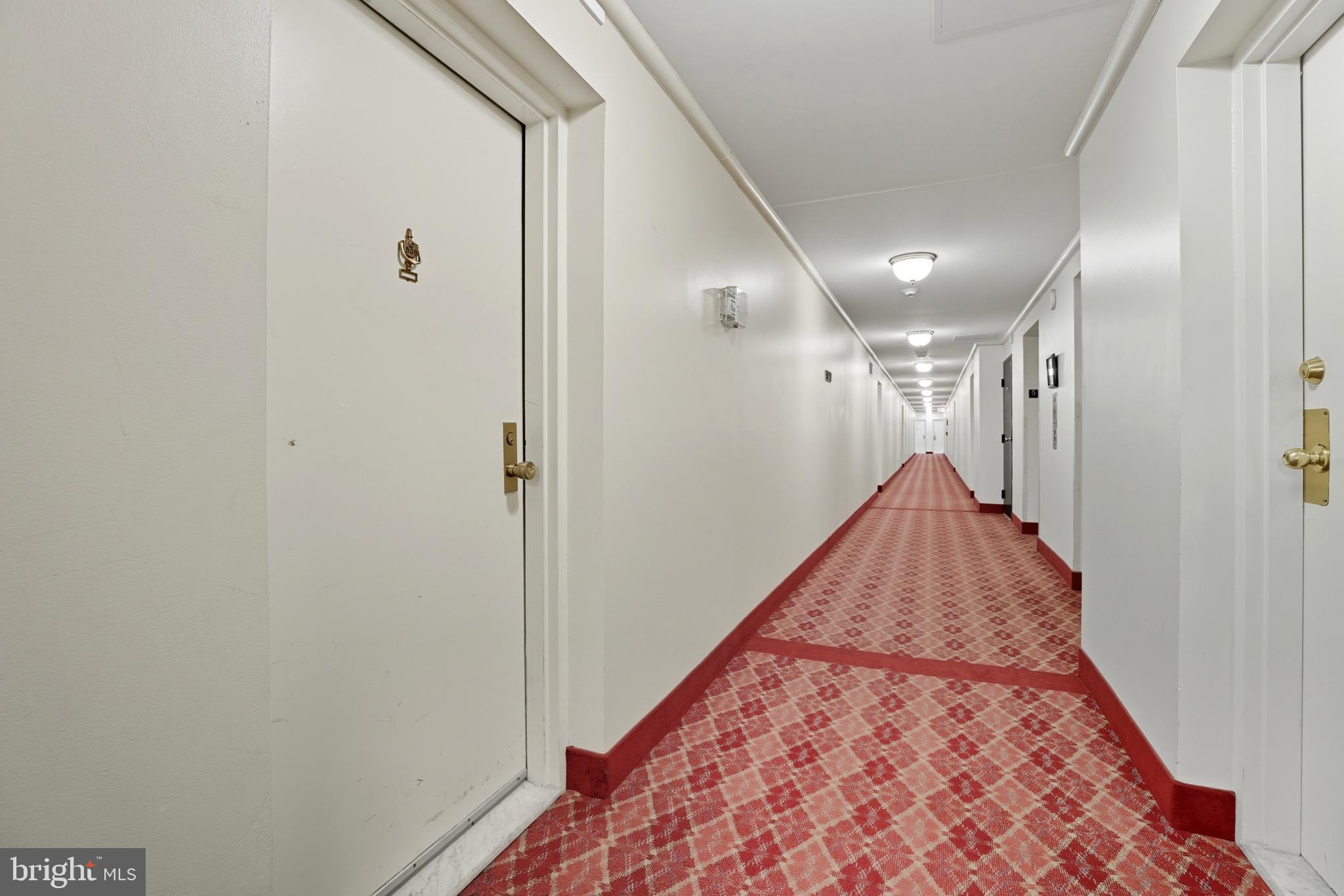 COLUMBIA TOWERS - Residential Lease