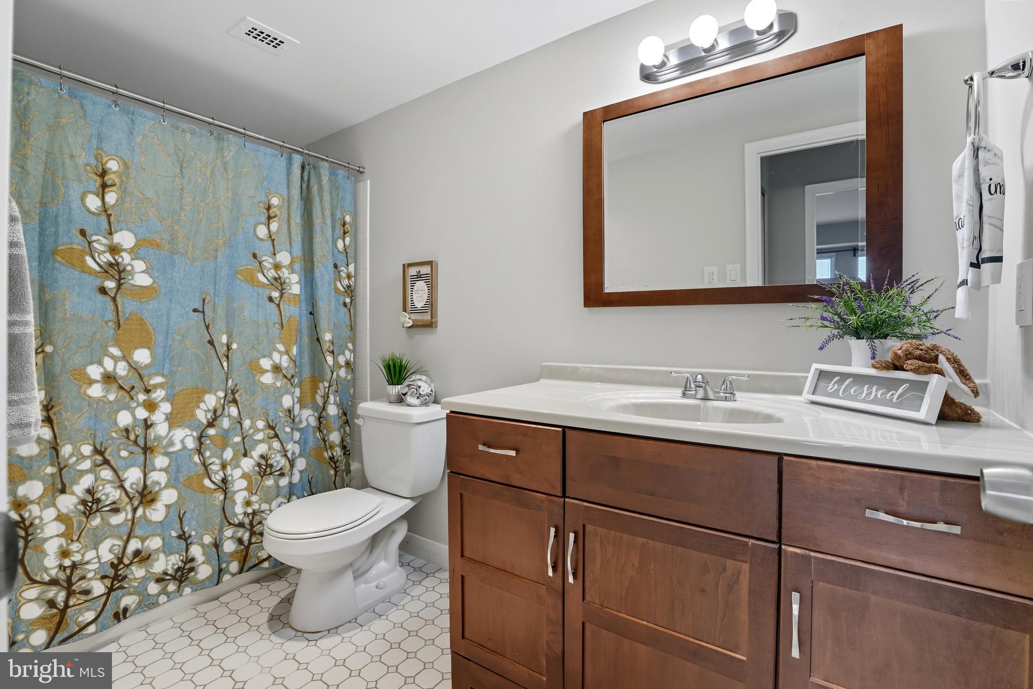 COLUMBIA TOWERS - Residential Lease