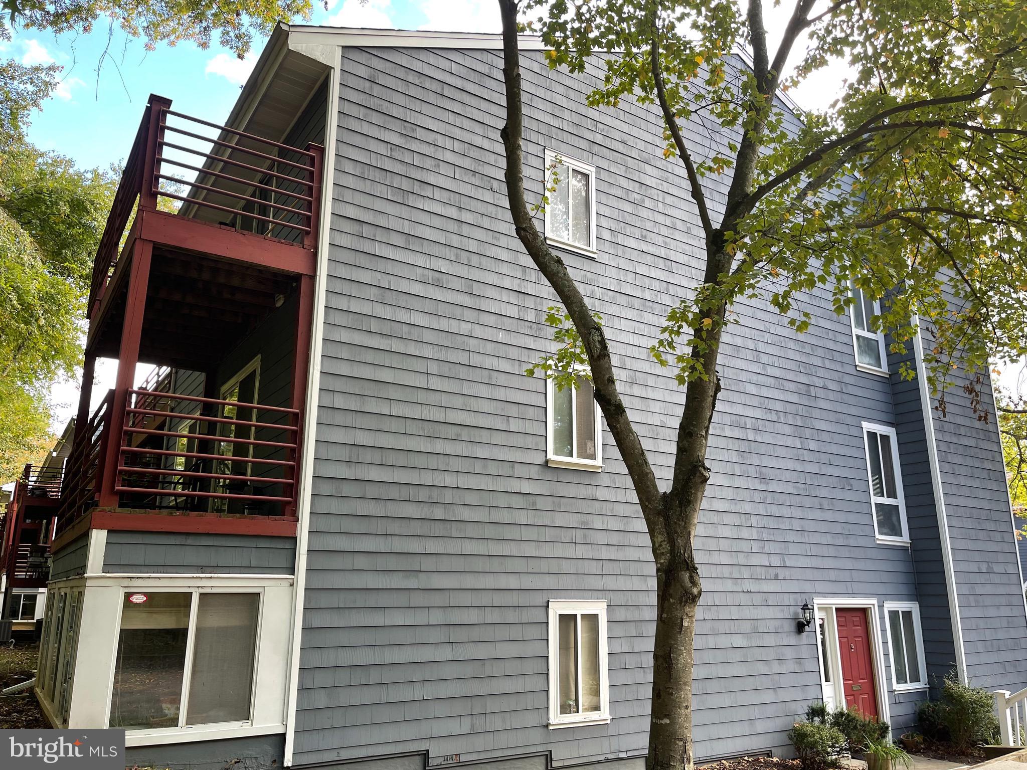 BEDFORD COMMONS - Residential Lease