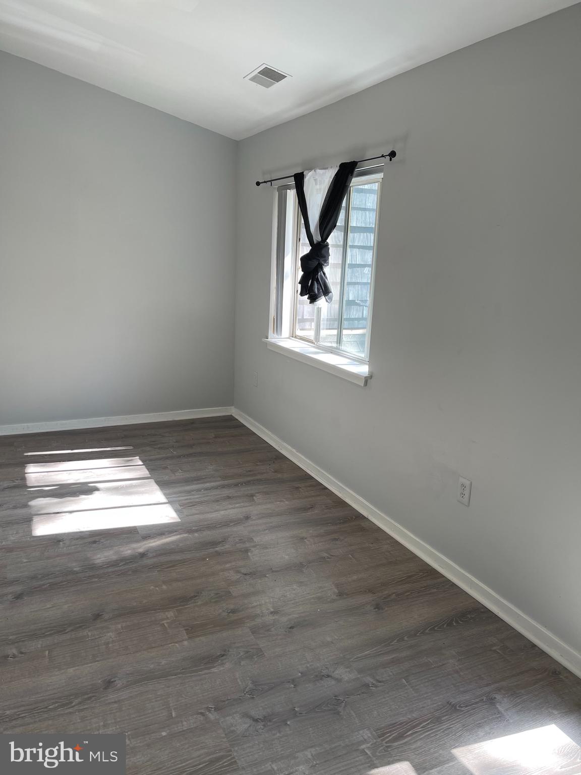 BEDFORD COMMONS - Residential Lease