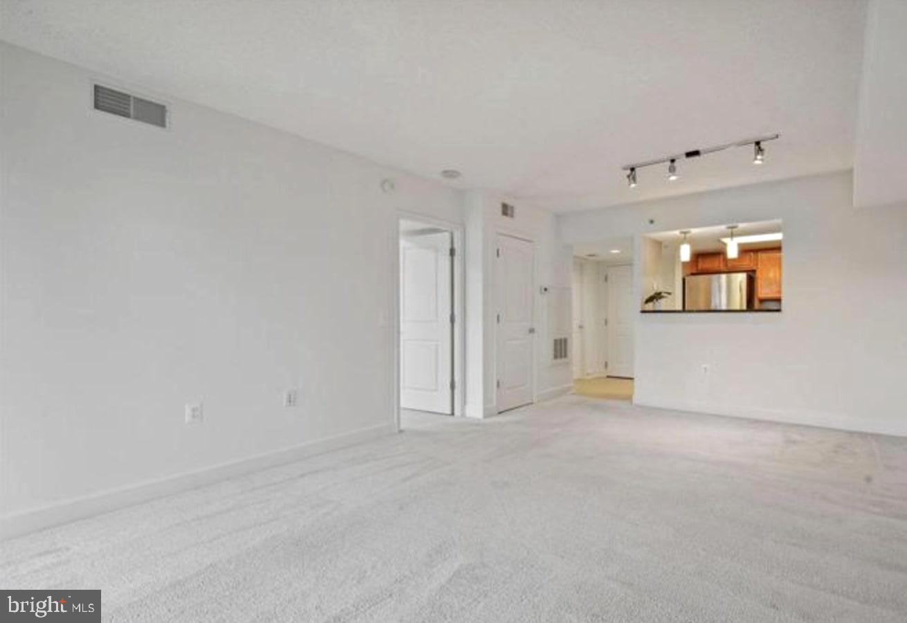 CARLTON HOUSE - Residential Lease