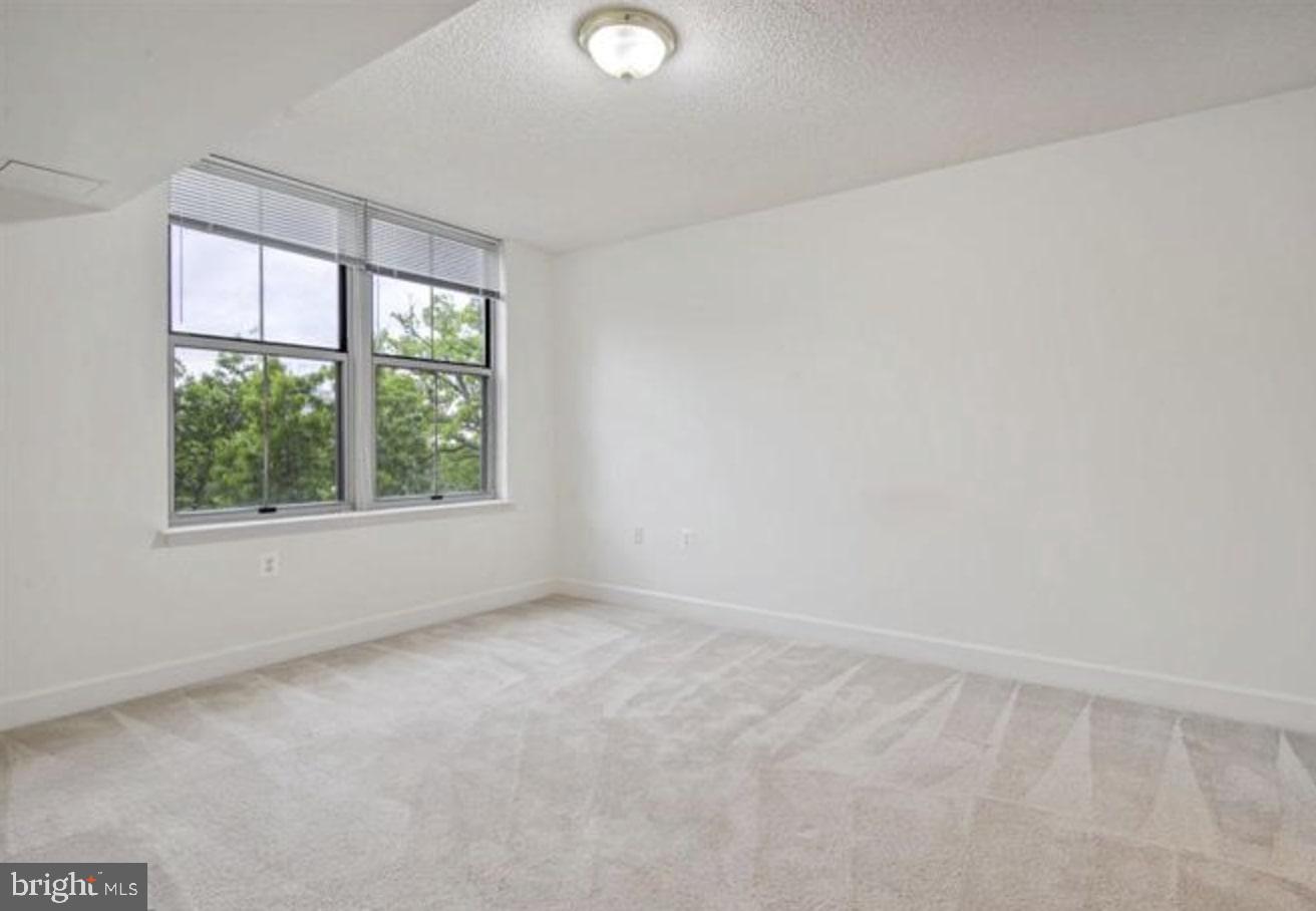 CARLTON HOUSE - Residential Lease