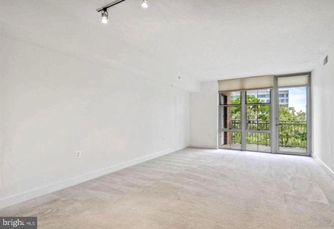 CARLTON HOUSE - Residential Lease