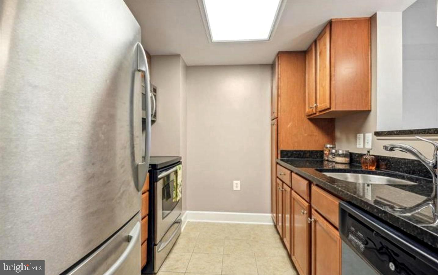 CARLTON HOUSE - Residential Lease