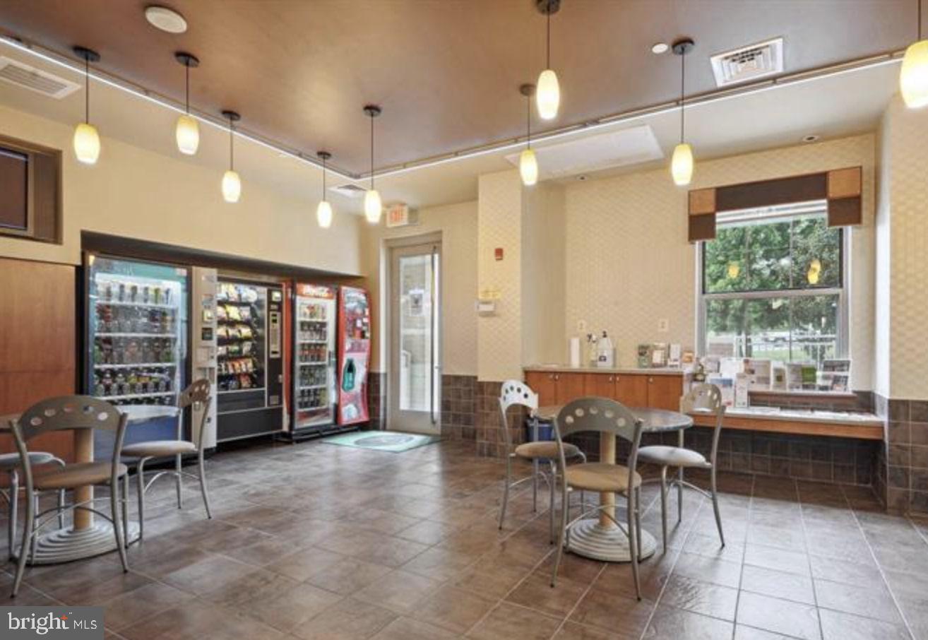 CARLTON HOUSE - Residential Lease