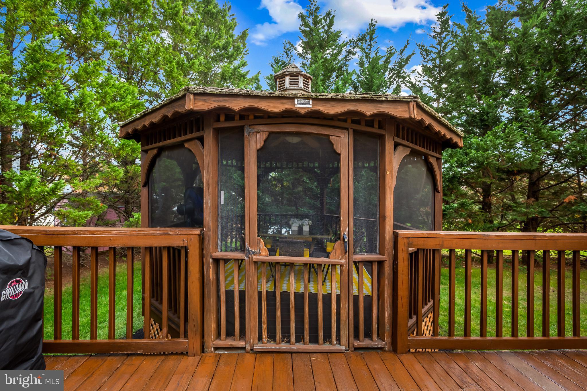 MONTGOMERY MEADOWS - Residential